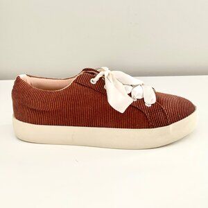 Journee Collection Kinsley Sneaker